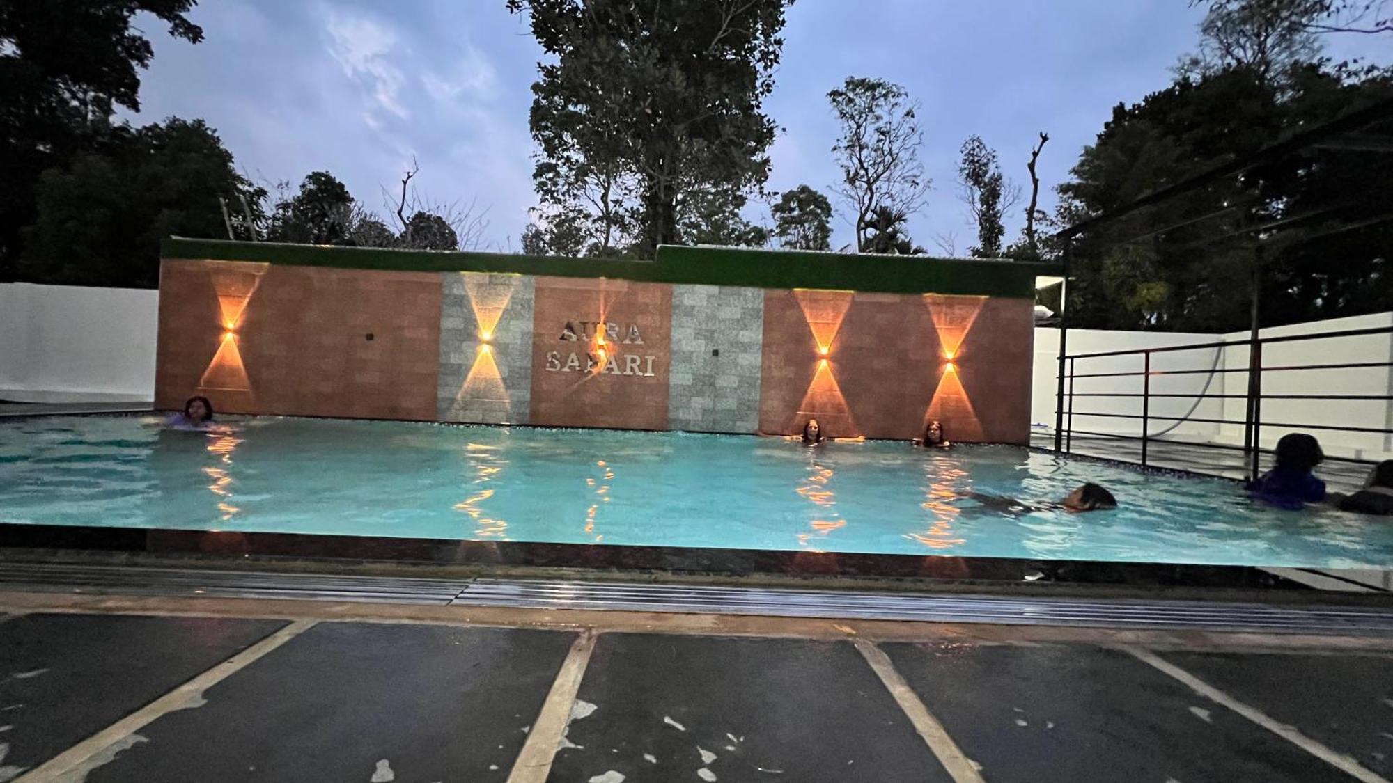 Aura Safari Hotel Vaduvanchal Bagian luar foto