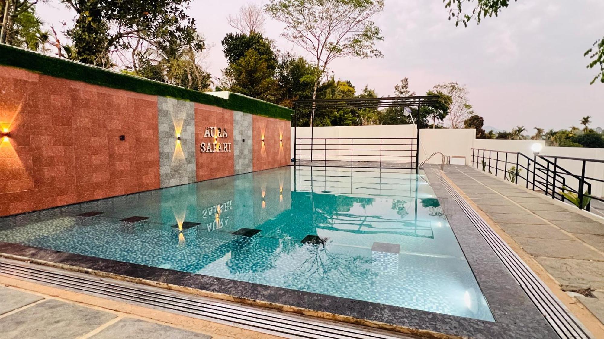 Aura Safari Hotel Vaduvanchal Bagian luar foto