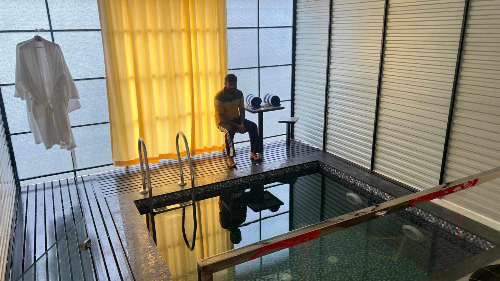 Aura Safari Hotel Vaduvanchal Bagian luar foto