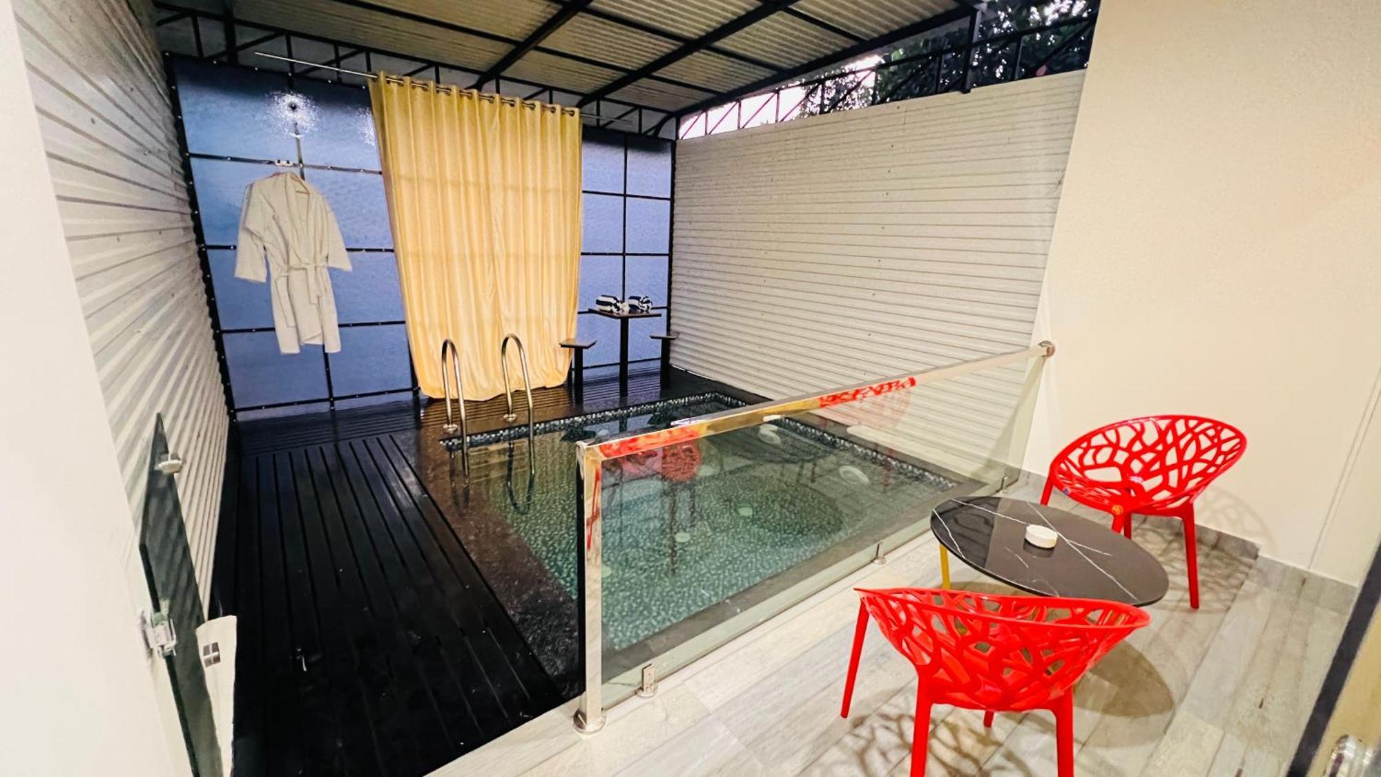 Aura Safari Hotel Vaduvanchal Bagian luar foto