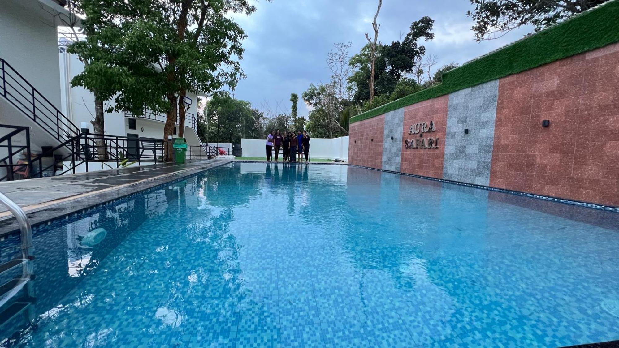 Aura Safari Hotel Vaduvanchal Bagian luar foto