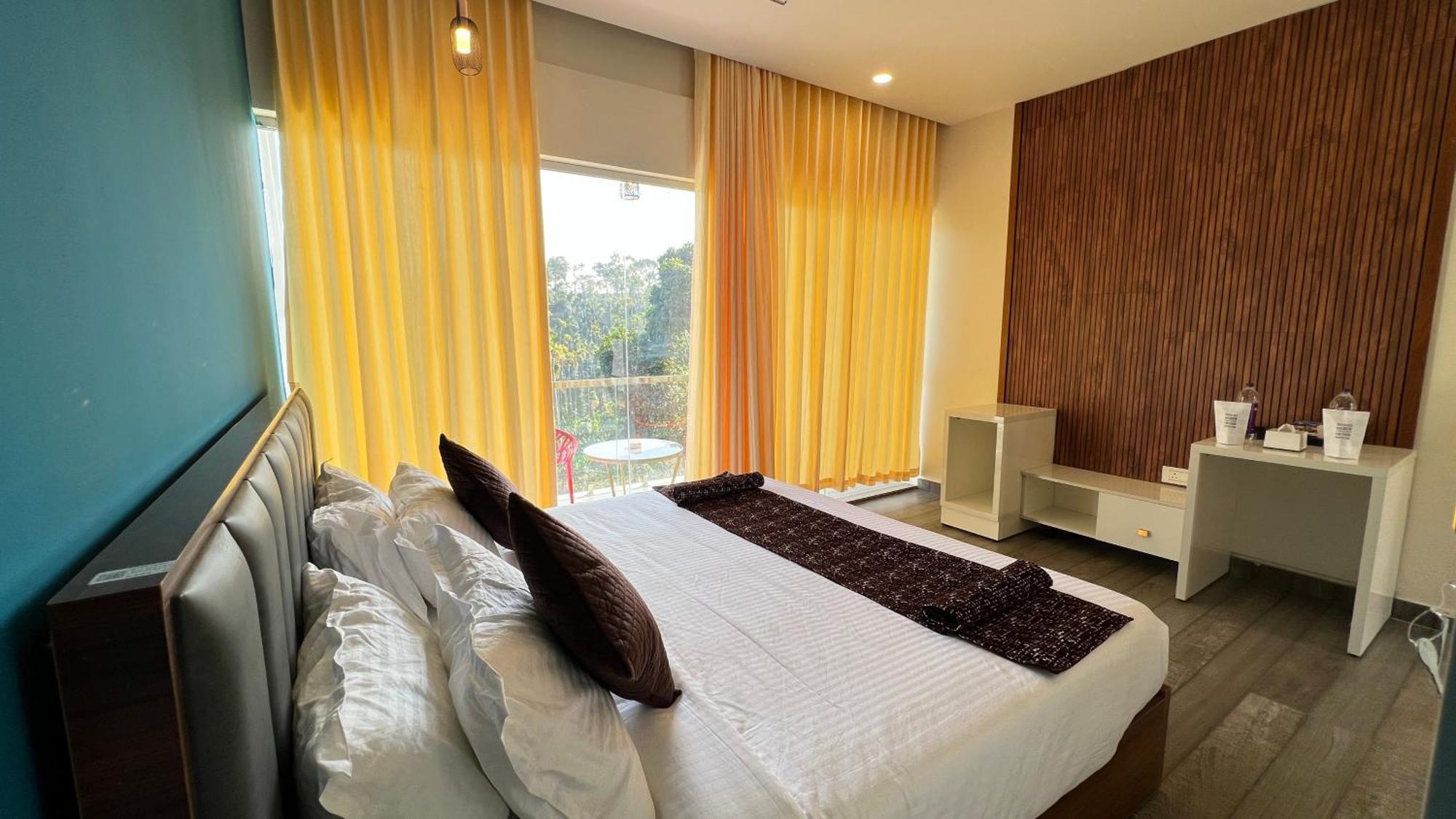 Aura Safari Hotel Vaduvanchal Bagian luar foto